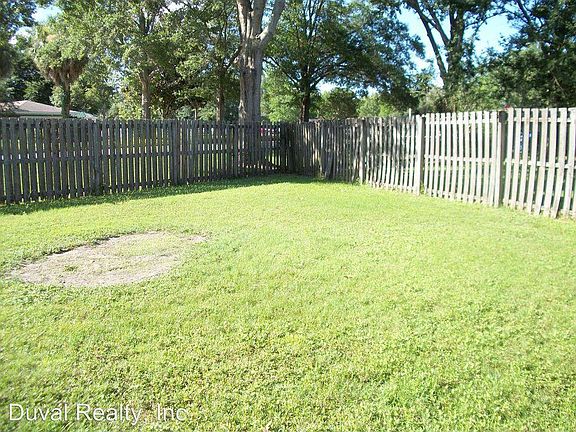 3rd image of 7103 Prestwick Cir N