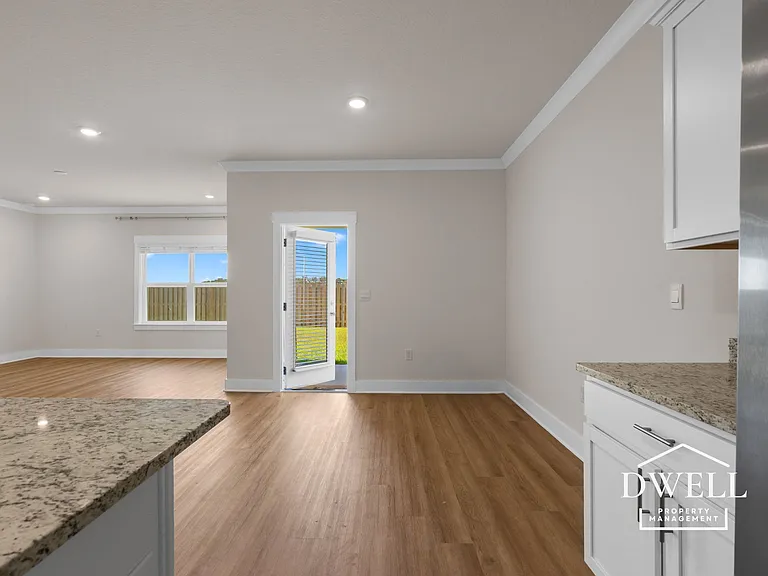 1009 Hayward Loop — Photo 13