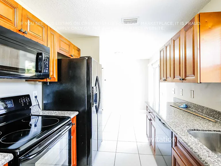 1672 W Breezy Ln — Photo 6