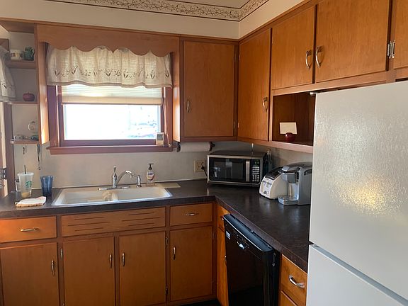 5th image of 207 E Central St