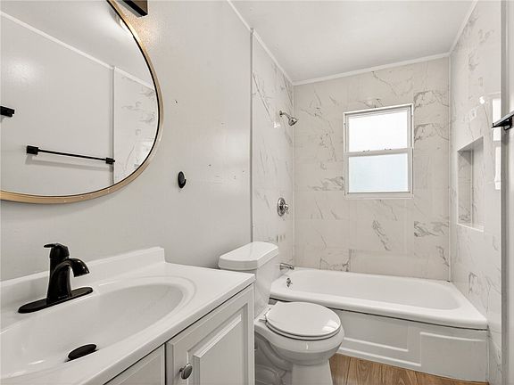 4th image of 81 Camden St