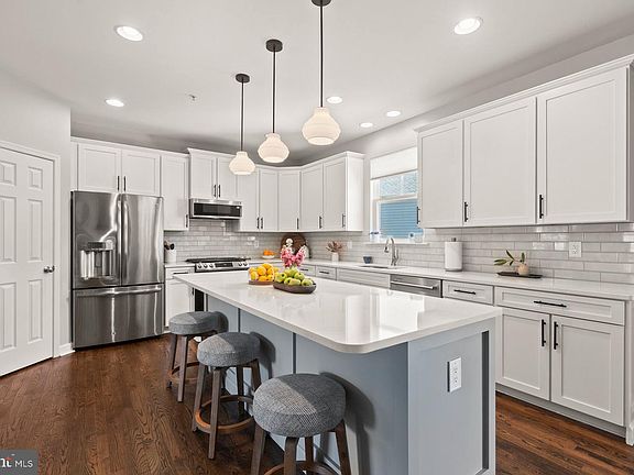 3rd image of 45380 Havenridge St
