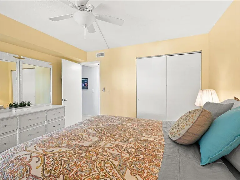 5851 Camino Del Sol #203 — Photo 20
