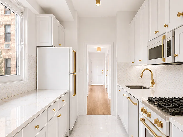 58 W 58th St #23C — Photo 11