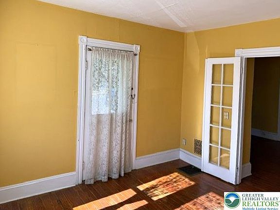 5th image of 229 W Lafayette St