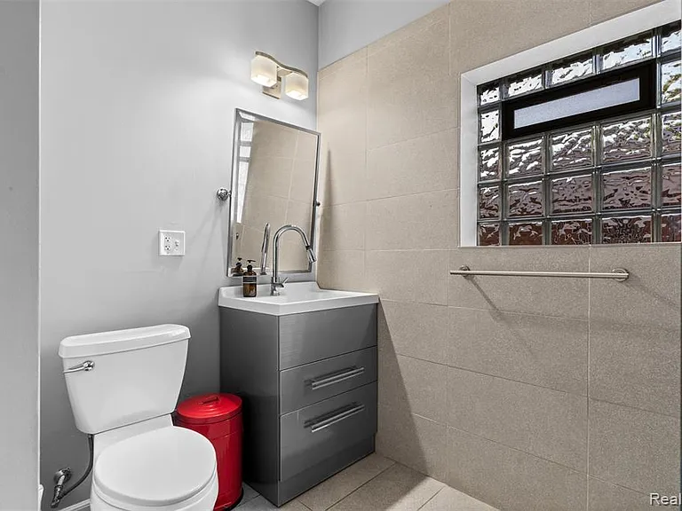 1085 Brooklawn Dr — Photo 21