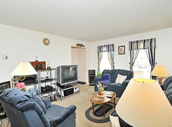 4th image of 563 E 8th St #B