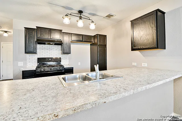3 bed, 1243 sqft, $1,675 — Photo 2