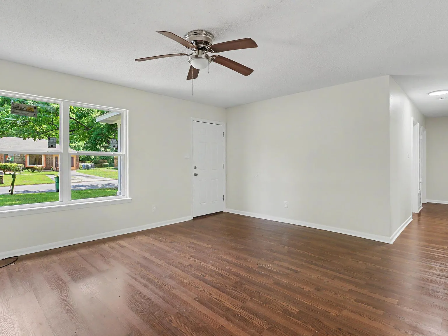4136 Mimosa Dr — Photo 3