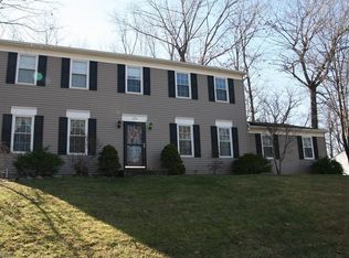 174 Chelmsford Dr, Aurora, OH