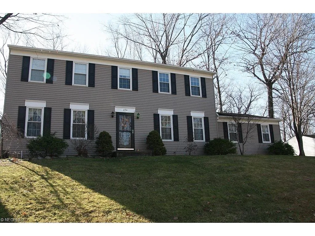 174 Chelmsford Dr photo 1