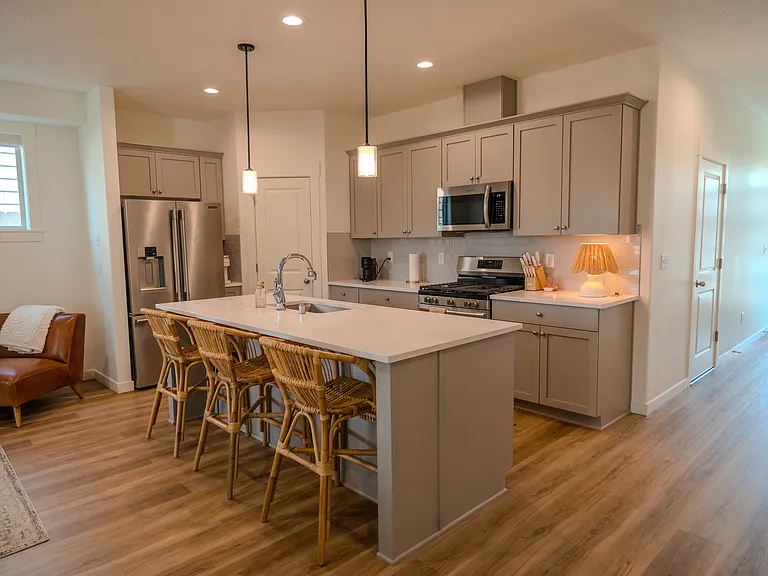 6908 N Madison Cir — Photo 1