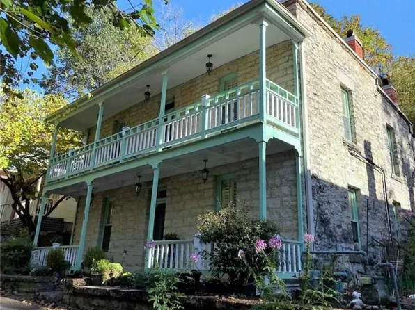28 Armstrong St, Eureka Springs, AR 72632