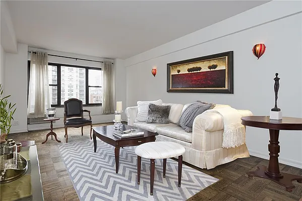 Sold by R New York | media 3