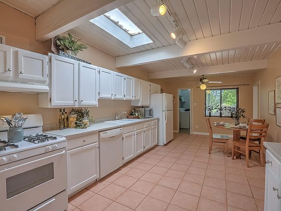 2nd image of 2725 Georgia St NE