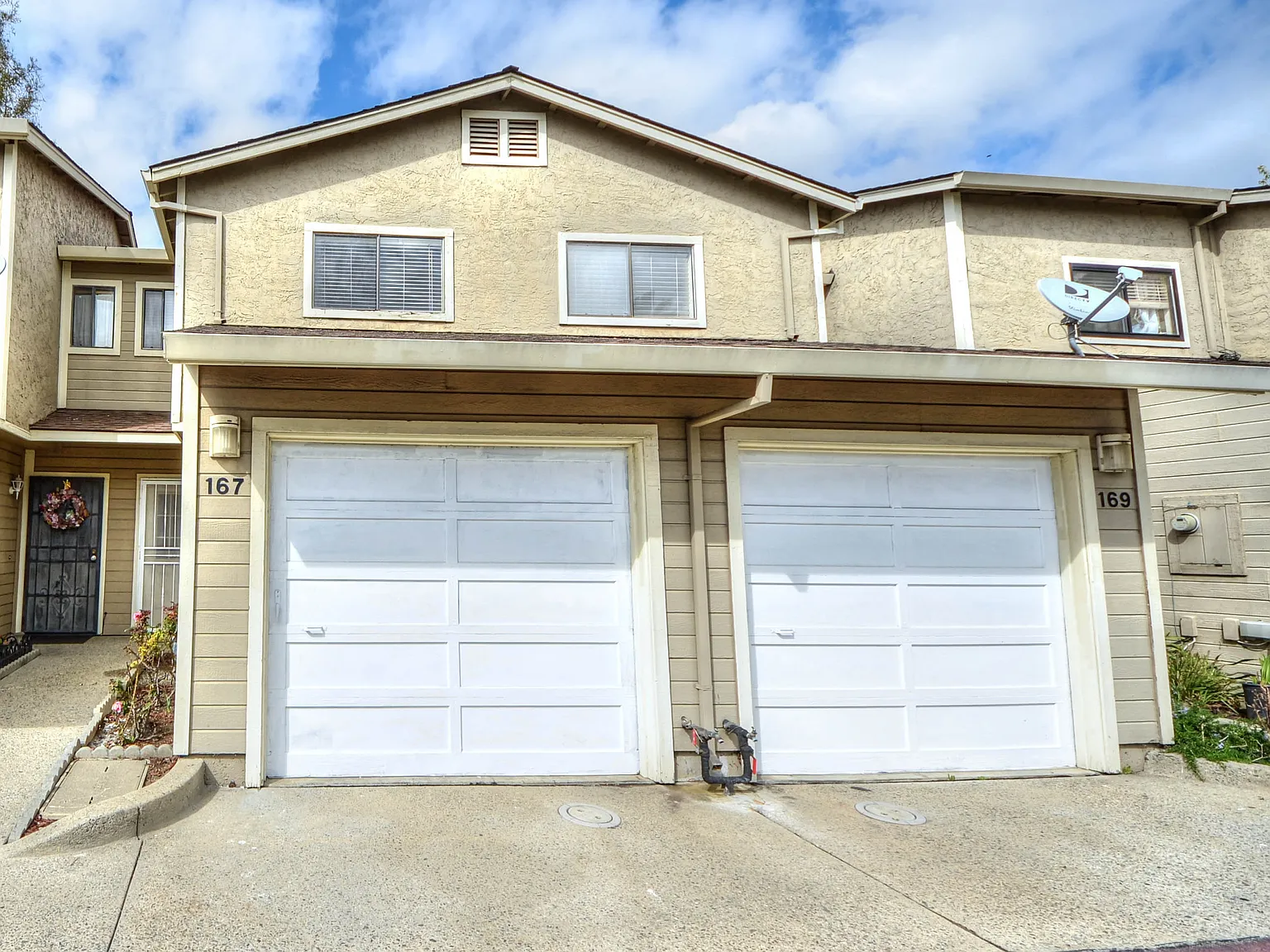 Fabulous 2bed/2.5bath Townhouse in Central South San Jose — Photo 1