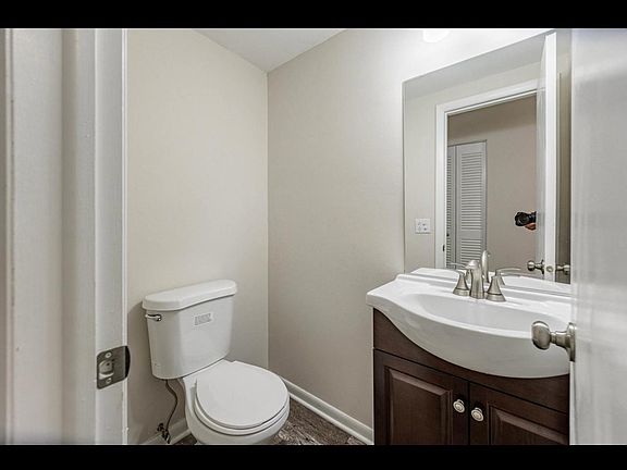 3rd image of 723 Wellington Ave #723