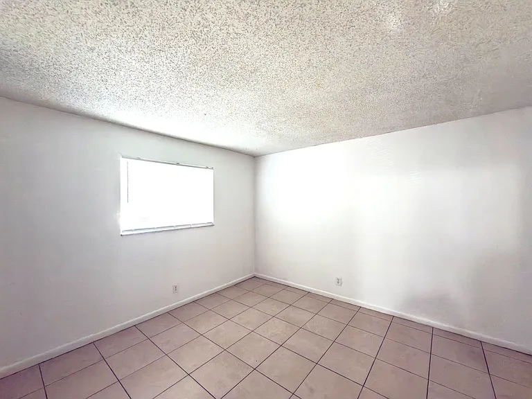 4109 Riverside Dr — Photo 10