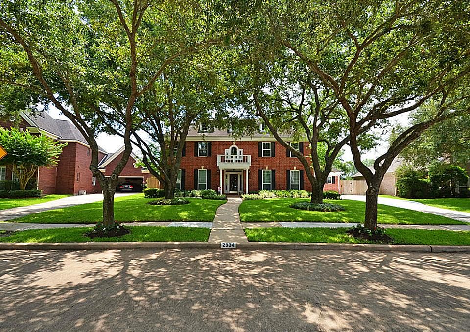 1st image of 2934 Oakland Dr