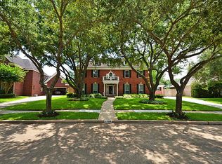 2934 Oakland Dr, Sugar Land, TX 77479