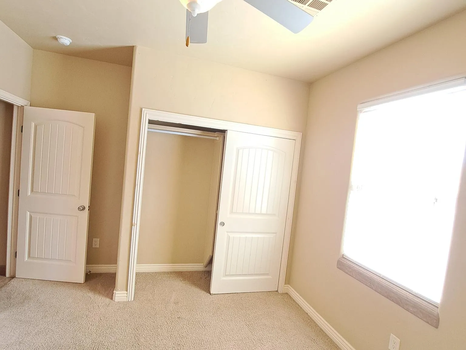 3 bed, 2.5 bath, 2066 sqft, $2,100 — Photo 3