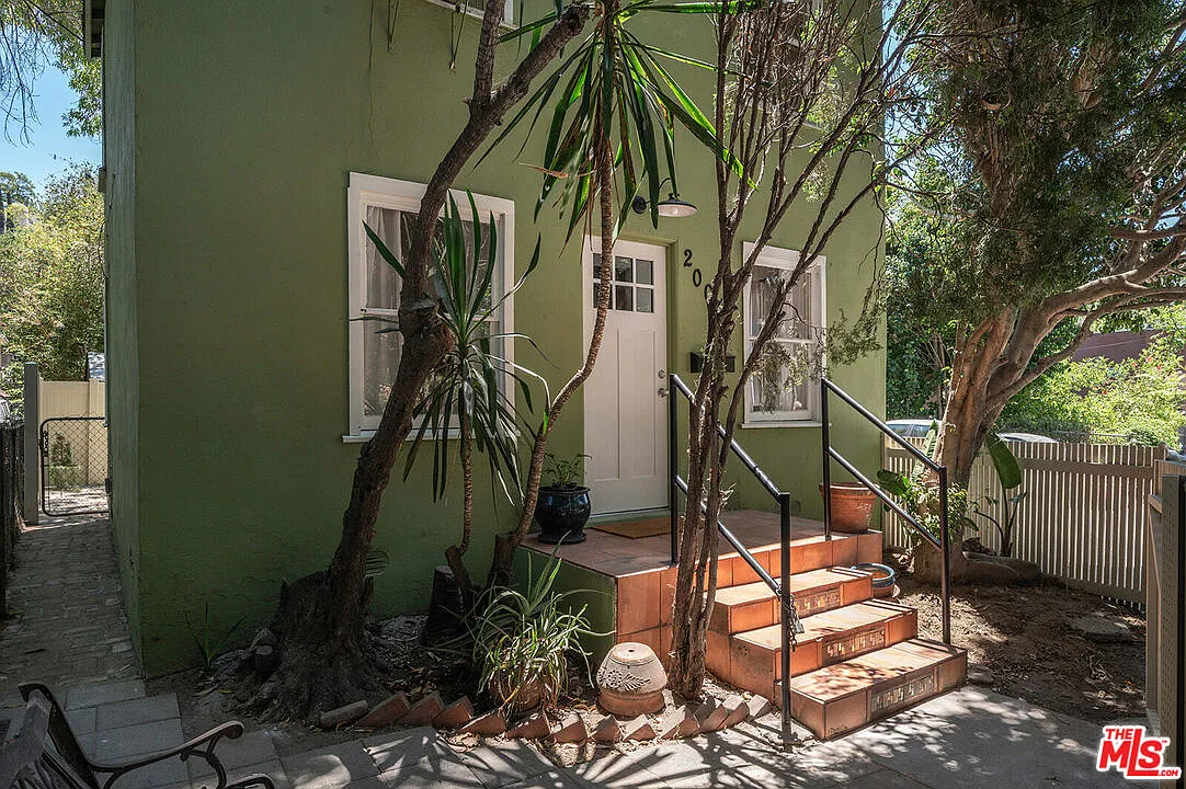 3 bed, 2.0 bath, 1200 sqft, $4,480 — Photo 3