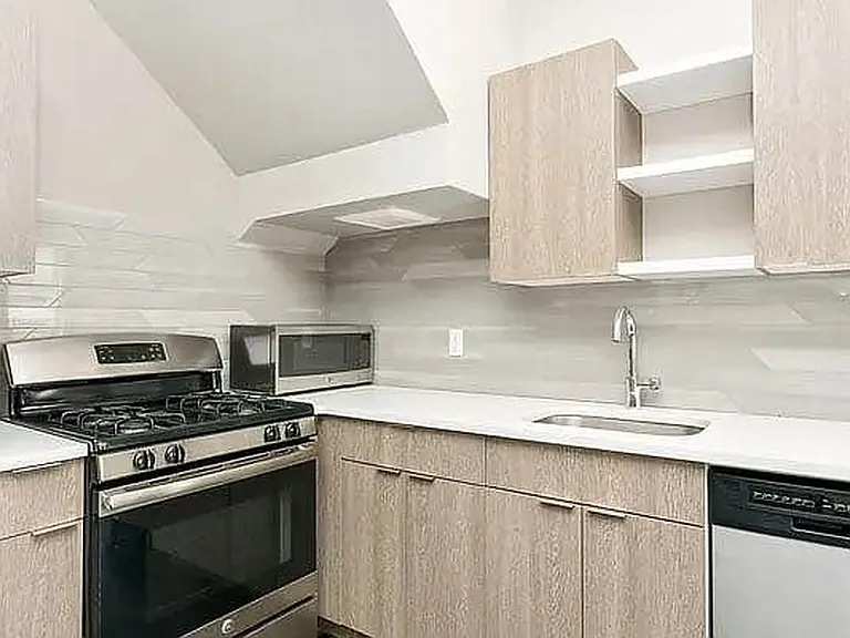 86 Stanhope St #1A — Photo 5