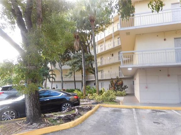 2nd image of 216-8290 Lake Dr #216