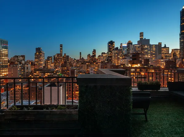 320 East 72nd Street image 19 of 22