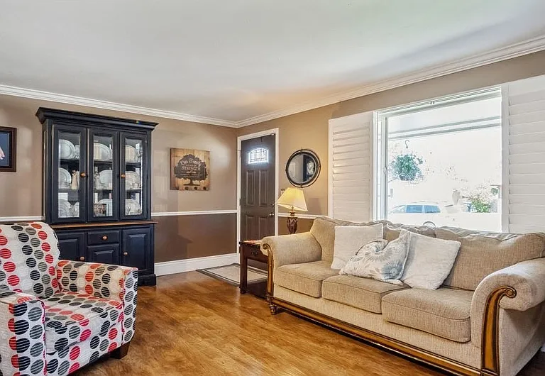 1736 E Tramway Dr — Photo 6