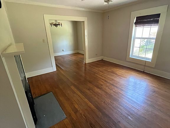 2nd image of 512 S Jackson St