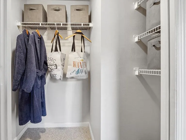 Sofi At 50 Forest — Photo 10