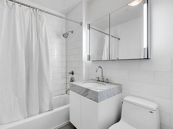 5th image of 300 E 64th St APT 14B