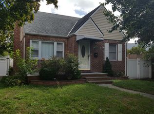 12 Euston Rd S, West Hempstead, NY 11552