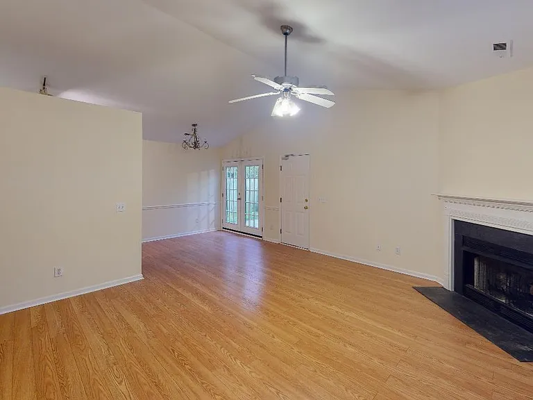 2428 Somerset Place Dr — Photo 3