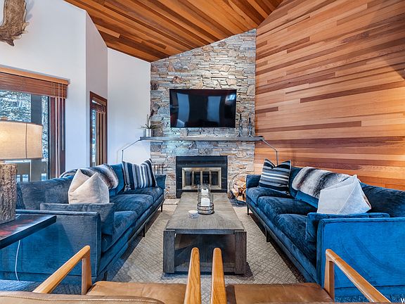 3rd image of 1595 Lakeside Cir
