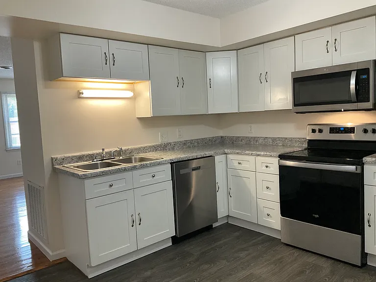 2811 E Oakland Ave #20 — Photo 10