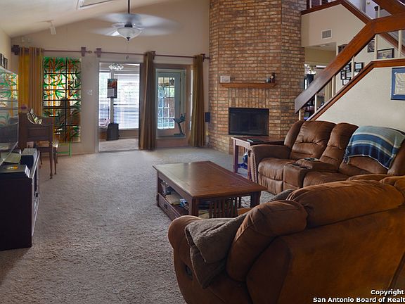 3rd image of 6330 Club Oaks St