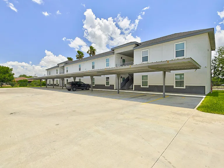 1207 W Kennedy St — Photo 3