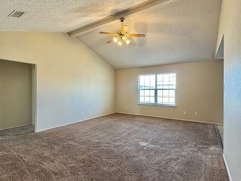 1205 Johnny Ln — Photo 2