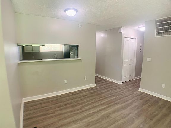 4th image of 8633 Desoto Dr