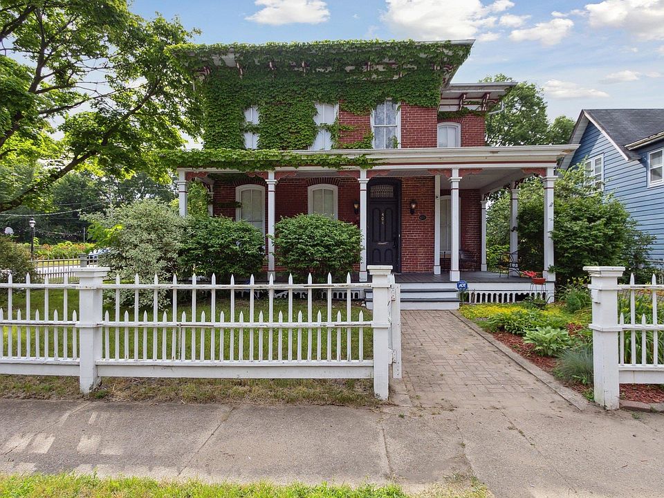 1st image of 404 S 1st St