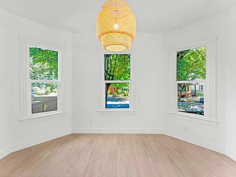 4535 NE Cleveland Ave — Photo 3