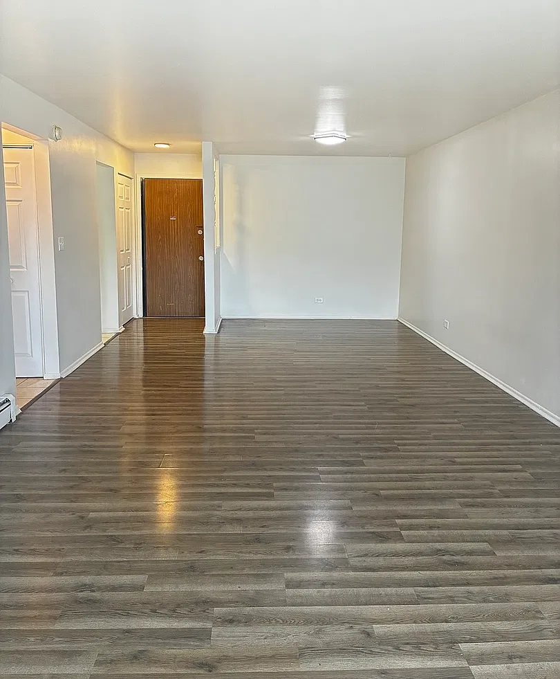 1 bed, 700 sqft, $1,300 — Photo 3