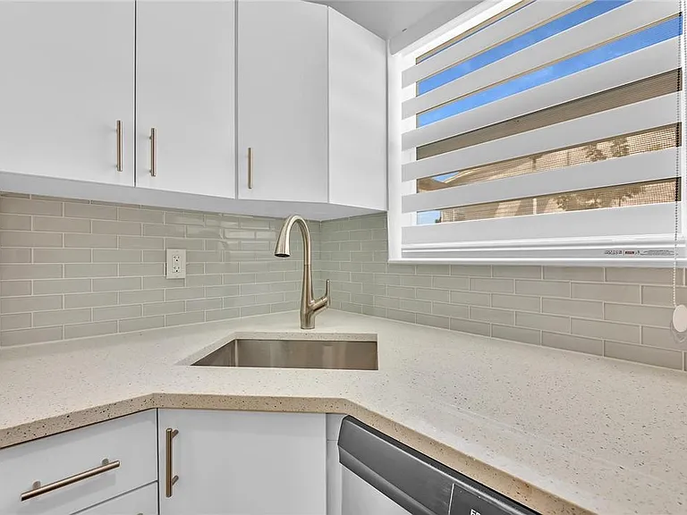 5122 NE 19th Ave #3 — Photo 8