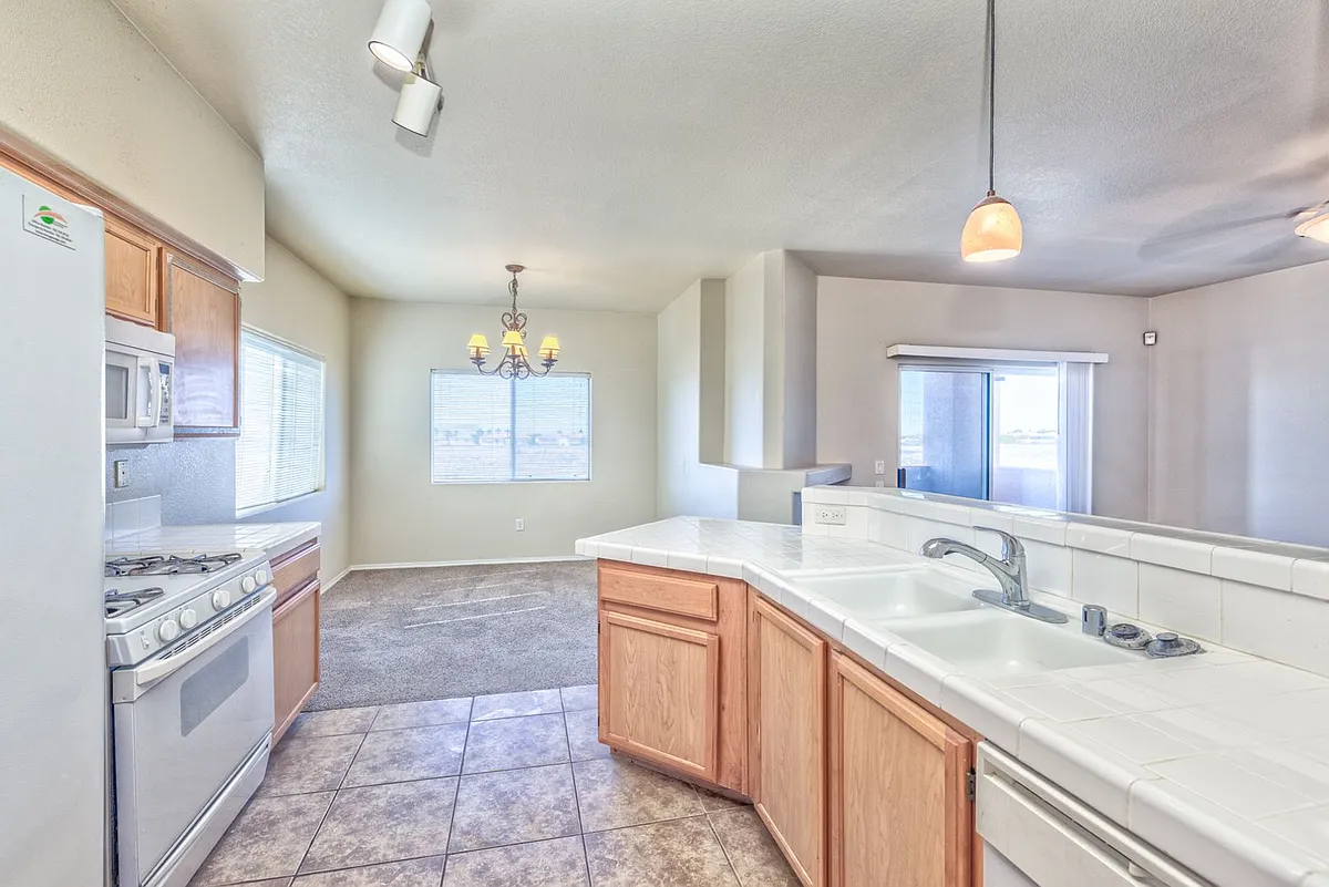 Building Photo - 1050 E Cactus Ave #2091