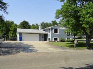 2018 E Buffalo St, Pierre, SD 57501