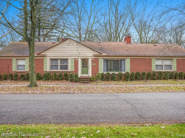 27721 Bloomfield Dr, Lathrup Village, MI 48076