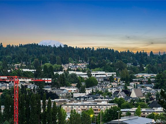 3rd image of 215 9th Ave