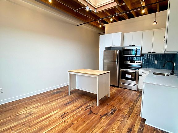 3rd image of 1523 Oak St #203